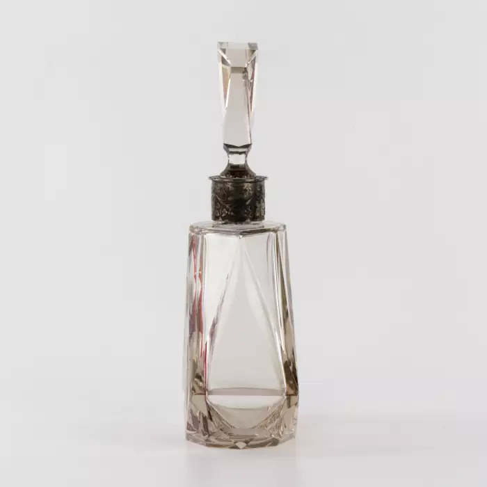 LIQUEUR DECANTER IN RUBY OVERLAY GLASS WITH SILVER MOUNT. LATE 19TH CENTURY