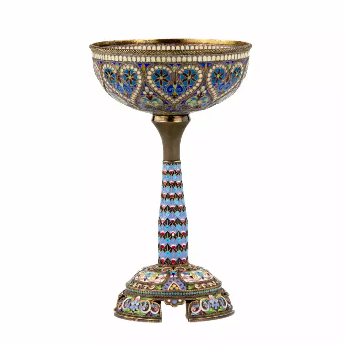 Le magnifique gobelet en argent dIvan Khlebnikov : emaux peints, cloisonnes et vitraux. 