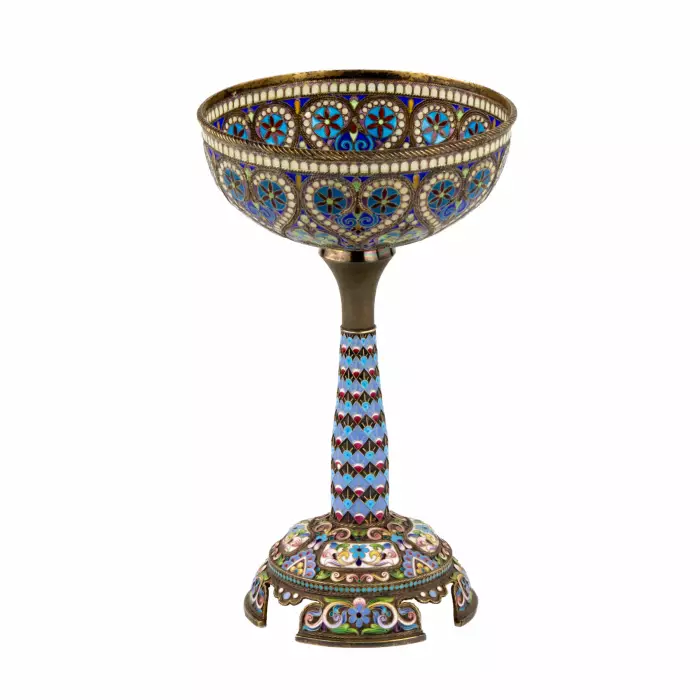 Le magnifique gobelet en argent dIvan Khlebnikov : emaux peints, cloisonnes et vitraux. 