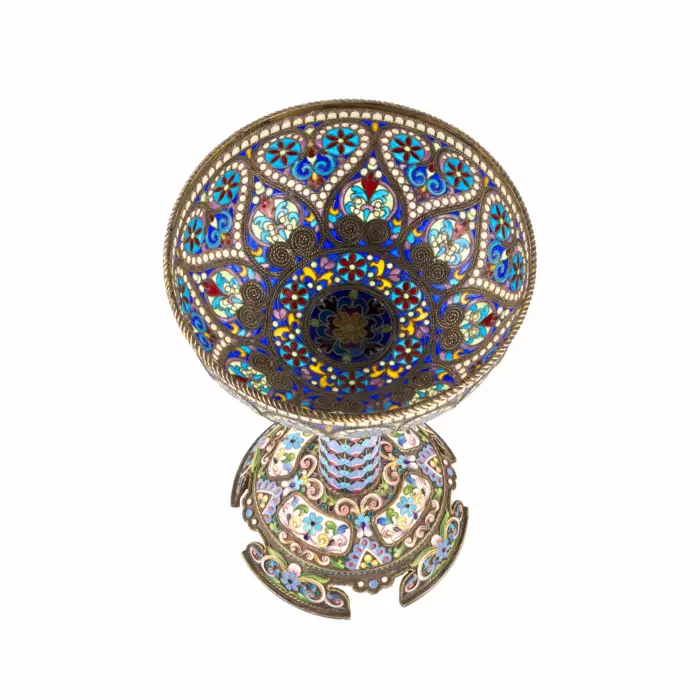 Le magnifique gobelet en argent dIvan Khlebnikov : emaux peints, cloisonnes et vitraux. 
