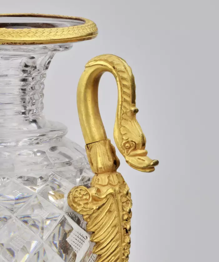 Vase en cristal en bronze dore