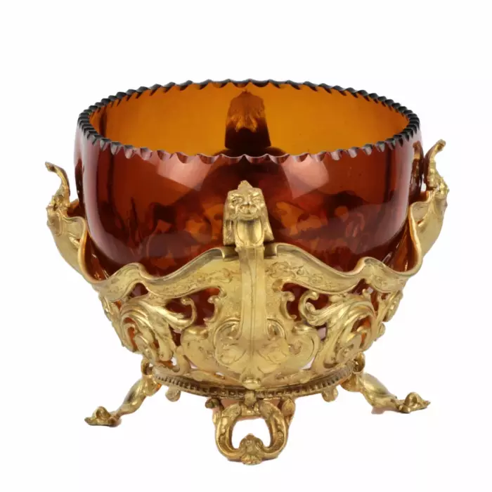ARDINIÈRE EN BRONZE DORÉ ET VERRE AMBRÉ. EUROPE, TOURNANT DES XIXE ET XXE SIÈCLES