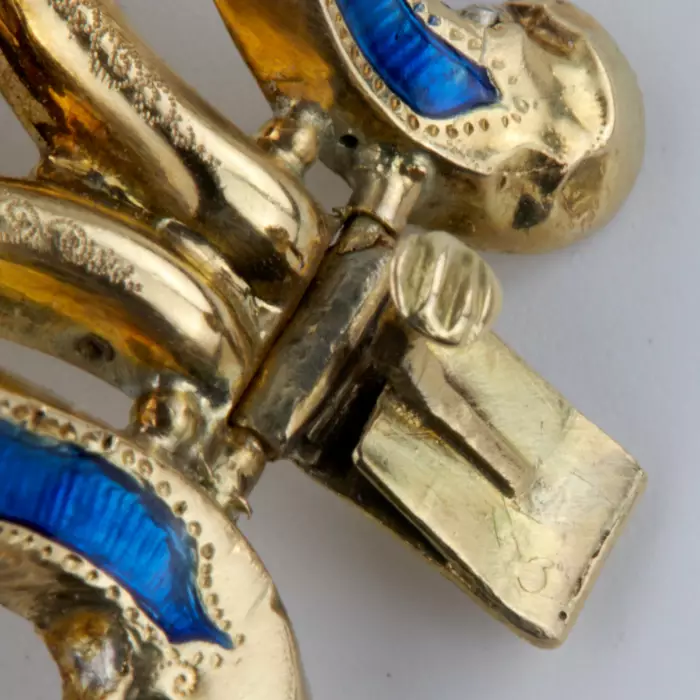 Bracelet en or avec 56 emaux de dosage. Russie royale. 19ème siècle. 