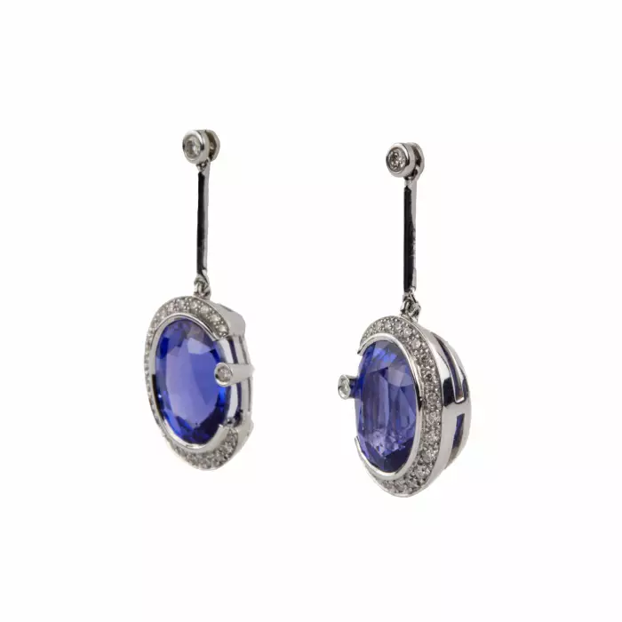 Boucles d`oreilles en or avec diamants et tanzanites. 