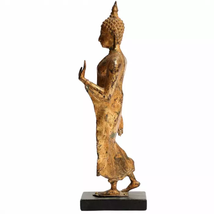 BOUDDHA MARCHANT. SCULPTURE EN BRONZE DORÉ. SIAM (THAÏLANDE). XIXE SIÈCLE