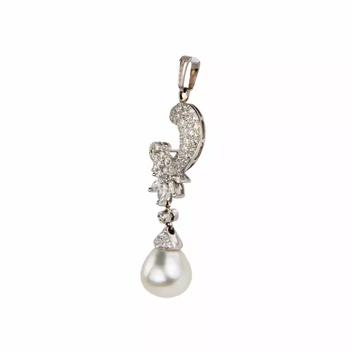 Pendentif en or avec diamants et perles de culture. 