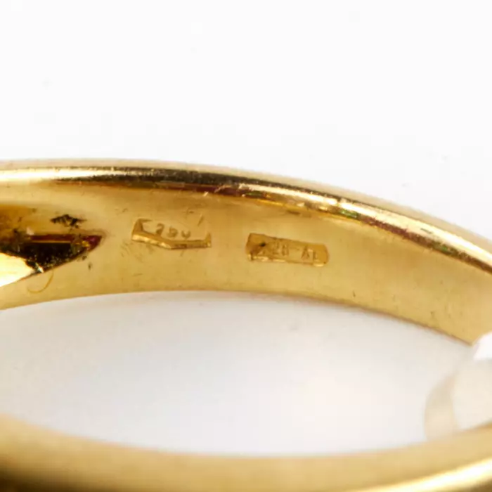 Gold ring, 18 carats with diamond, emeralds and rubies. 