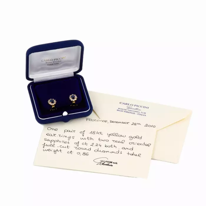 Boucles d`oreilles en or avec saphirs et diamants. Carlo Piccini. 
