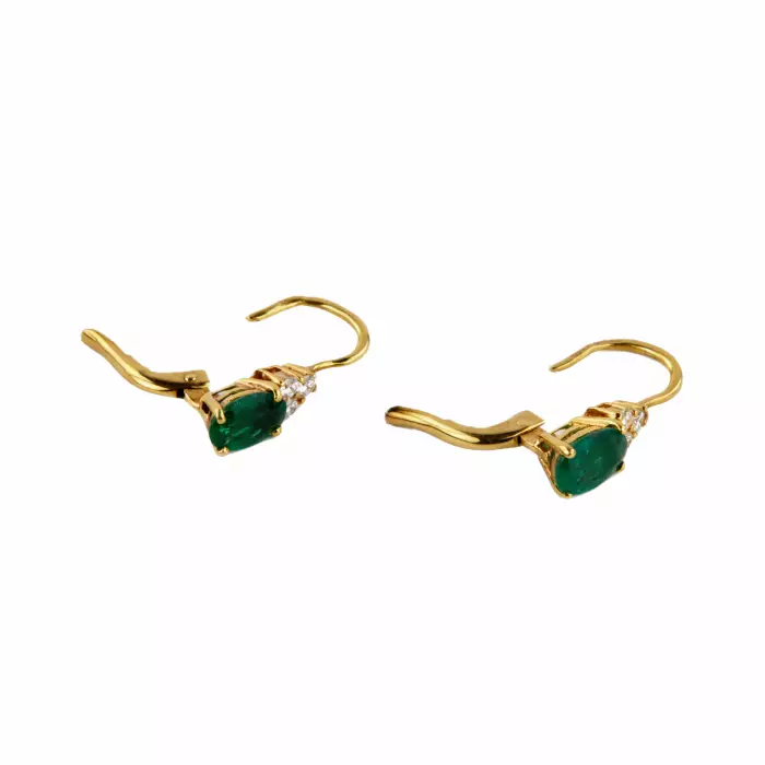 Giorgio Visconti. 18K gold pendant and earrings with emeralds and diamonds.