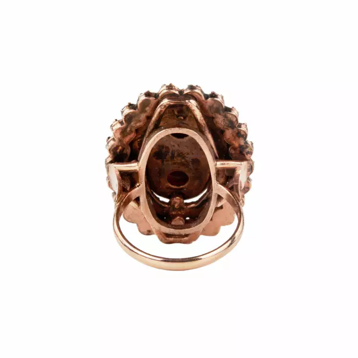 Golden ring with garnets. 