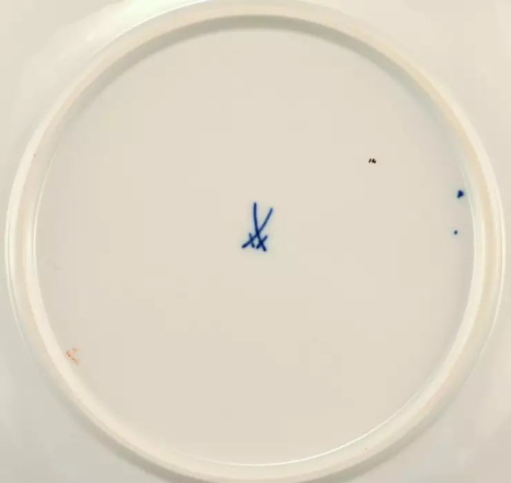 Magnificent Meissen porcelain dish. 