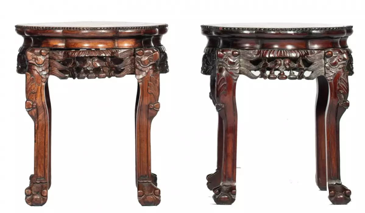 Paire de consoles chinoises sculptees du XIXème siècle. 