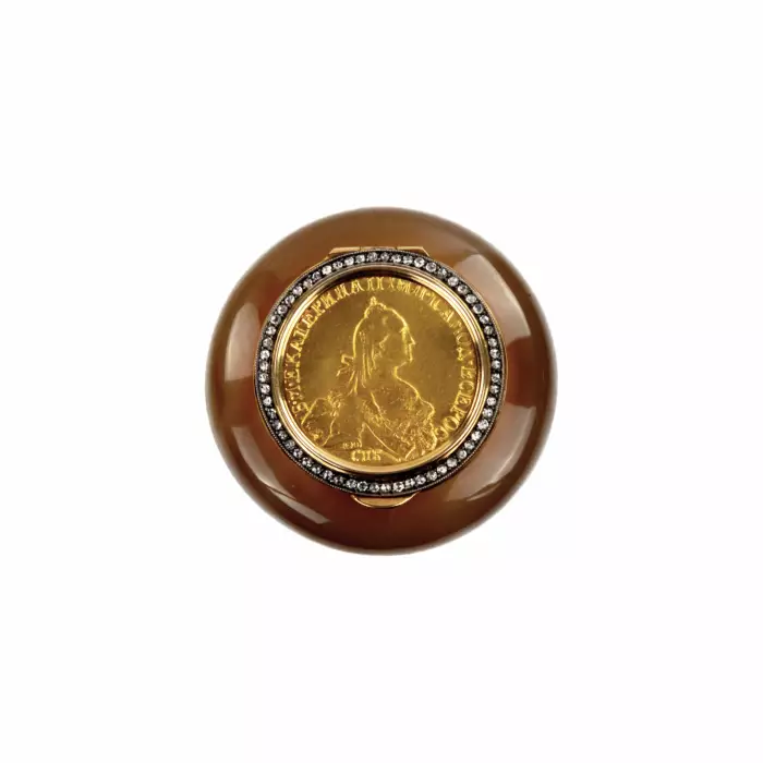 Tabatière russe en or, agate avec diamants. Henrik Wigström, Saint-Petersbourg 1908-1917. 