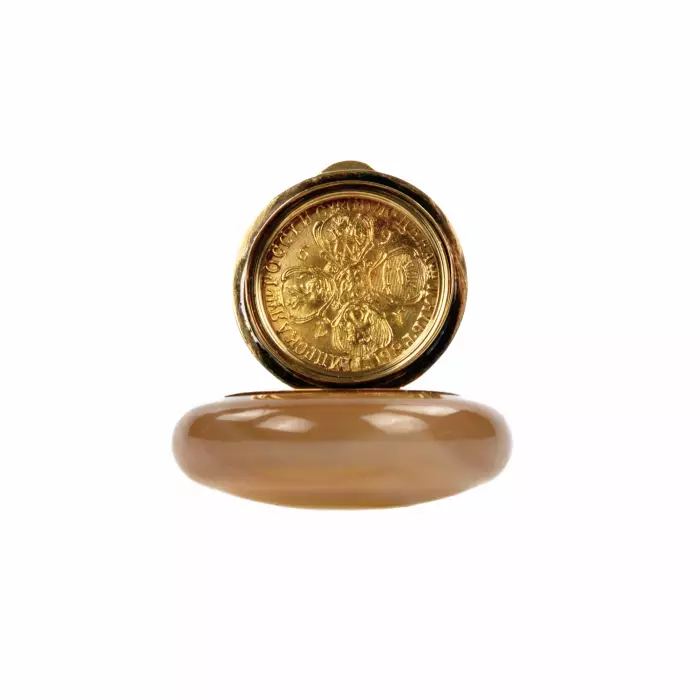 Tabatière russe en or, agate avec diamants. Henrik Wigström, Saint-Petersbourg 1908-1917. 