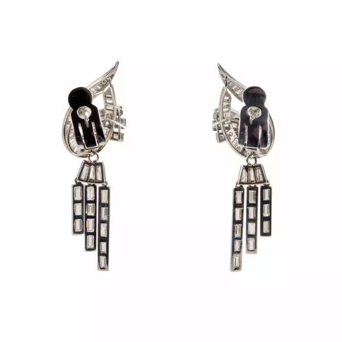 Long white gold earrings with diamonds. 