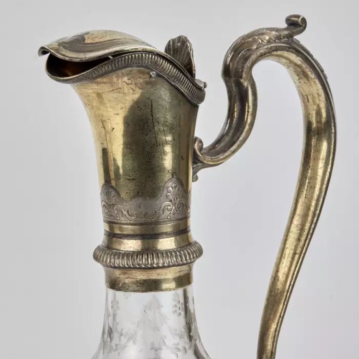 Paire d`elegantes verseuses en verre à l`argent dore. ODIOT. Fin du 19ème siècle. 