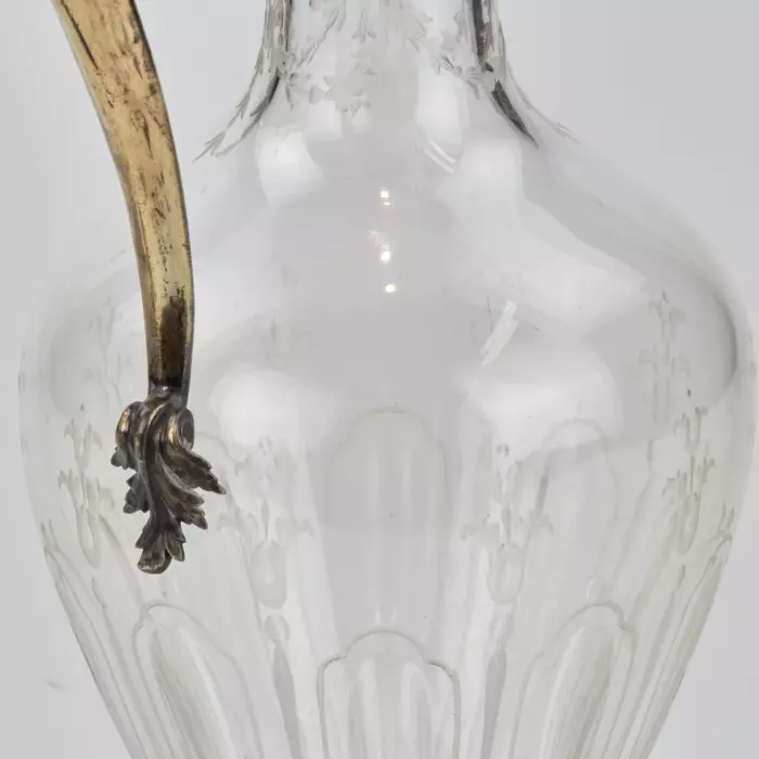 Paire d`elegantes verseuses en verre à l`argent dore. ODIOT. Fin du 19ème siècle. 