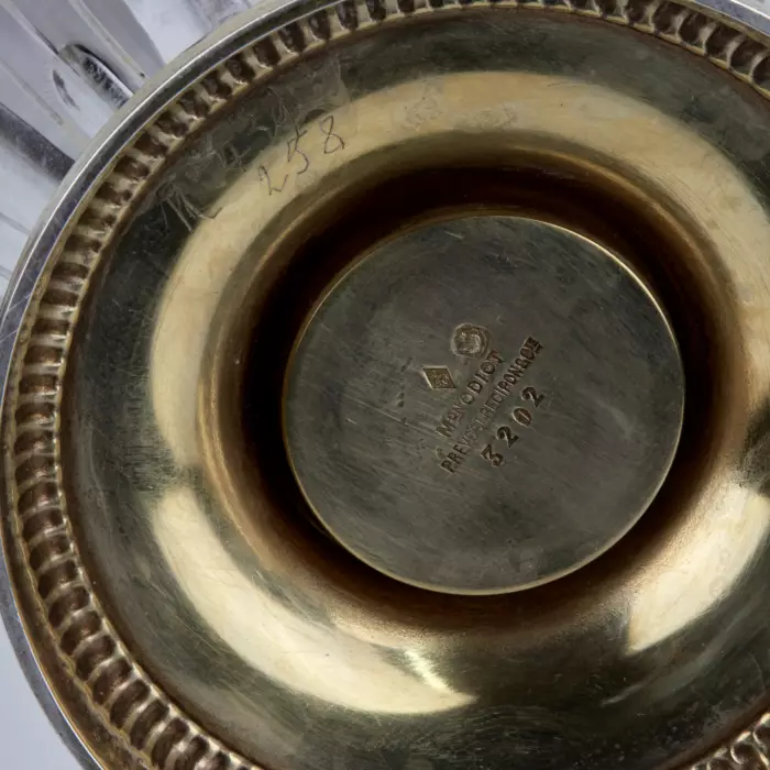 Paire d`elegantes verseuses en verre à l`argent dore. ODIOT. Fin du 19ème siècle. 