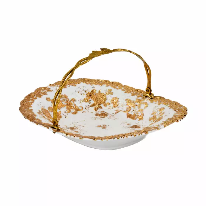 Plat en porcelaine de Meissen avec anse en metal. 