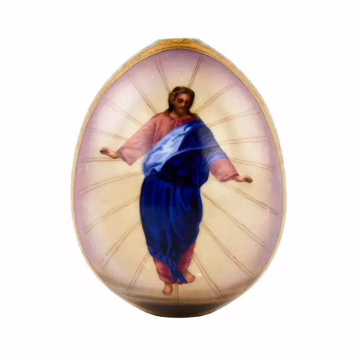 GRAND OEUF DE PÂQUES EN PORCELAINE XIXème siècle. 