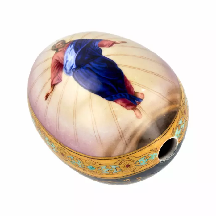 GRAND OEUF DE PÂQUES EN PORCELAINE XIXème siècle. 