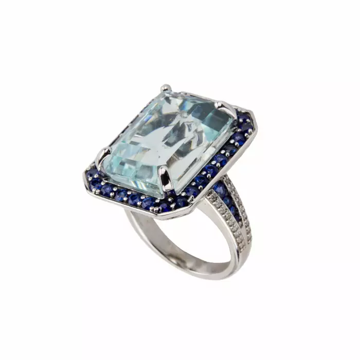 Dames spectaculaires serties d`or blanc avec des aigues-marines, des saphirs et des diamants. 