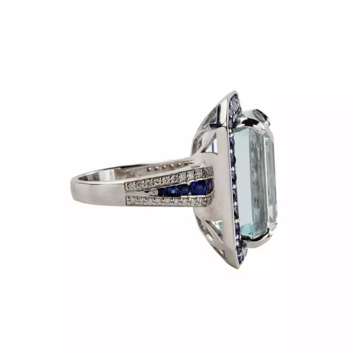 Dames spectaculaires serties d`or blanc avec des aigues-marines, des saphirs et des diamants. 