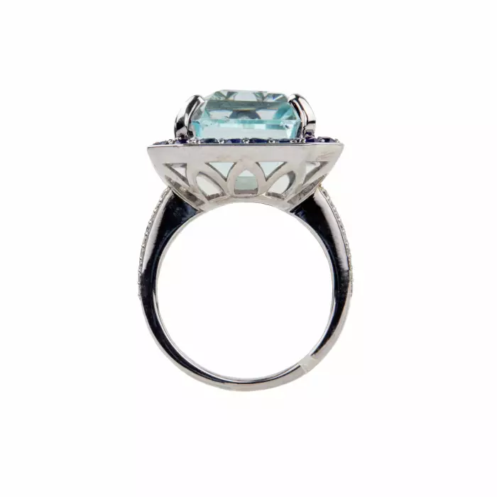 Dames spectaculaires serties d`or blanc avec des aigues-marines, des saphirs et des diamants. 