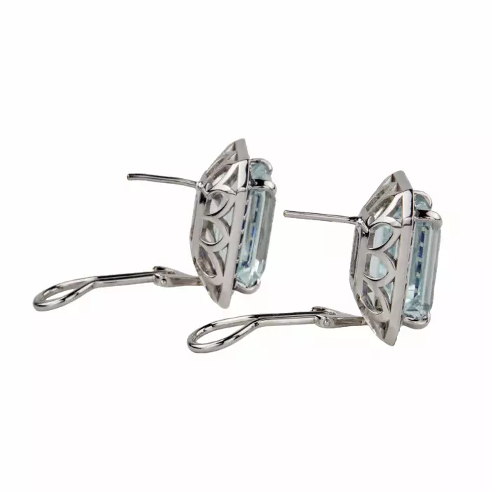 Dames spectaculaires serties d`or blanc avec des aigues-marines, des saphirs et des diamants. 