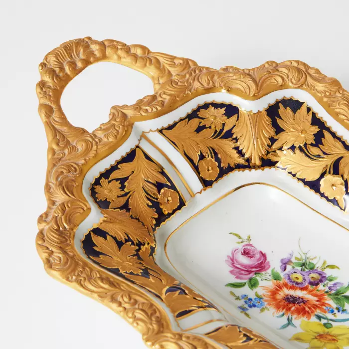 Magnifique plat en porcelaine de Meissen. 