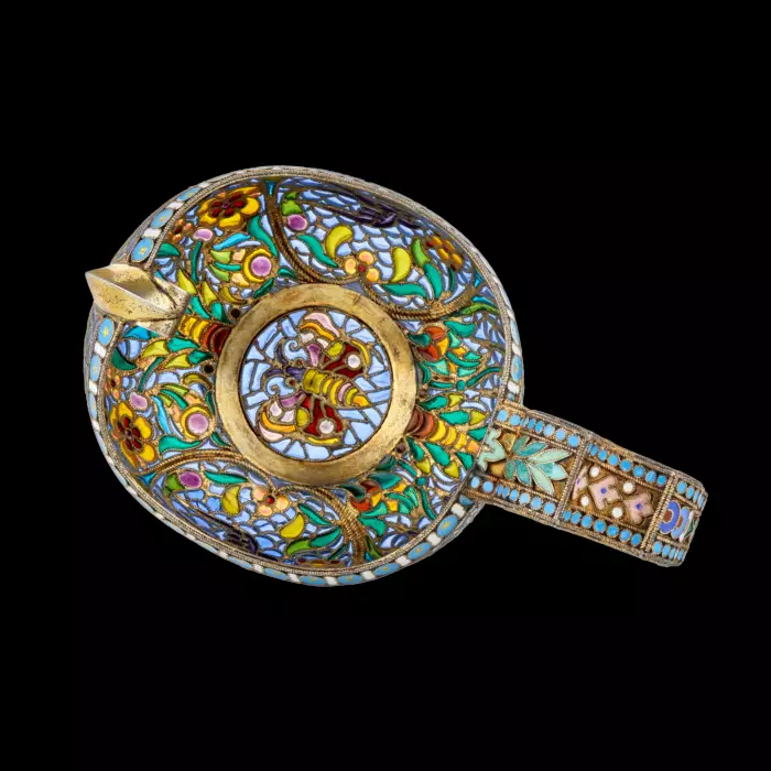 PAVEL OVCHINNIKOV. SILVER KOVSH WITH STAINED GLASS ENAMEL. MOSCOW, 1899–1908