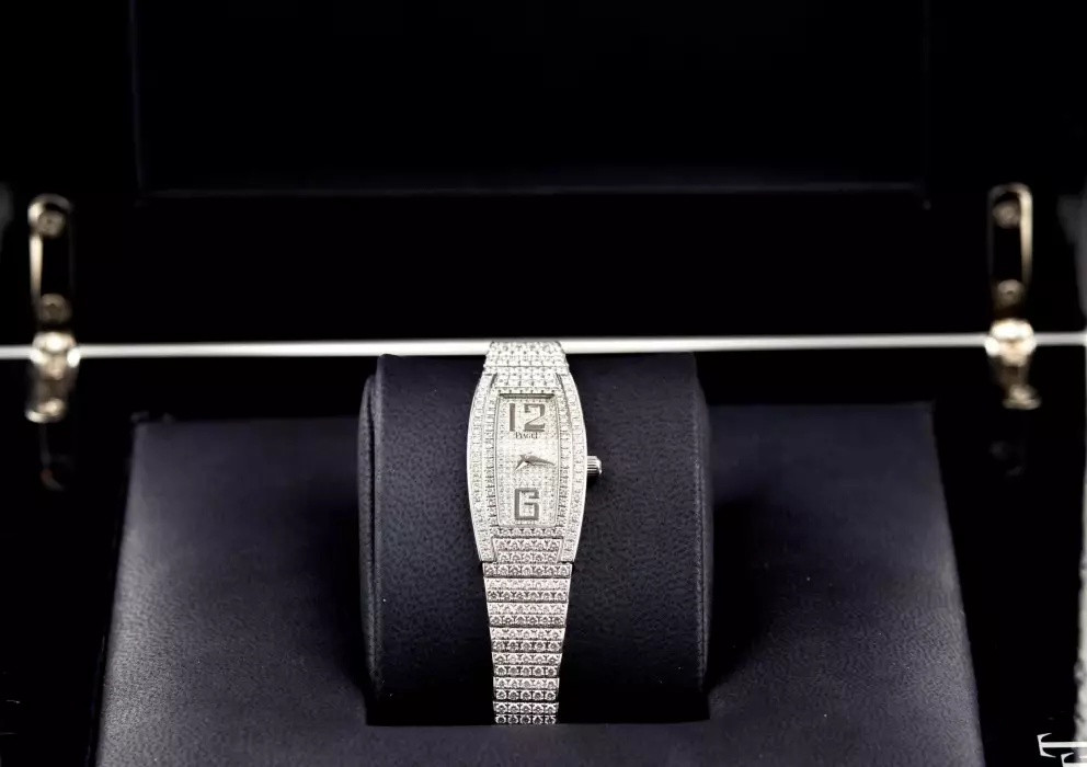 Женские часы Piaget Limelight Tonneau Quartz 18 К золото с бриллиантами.