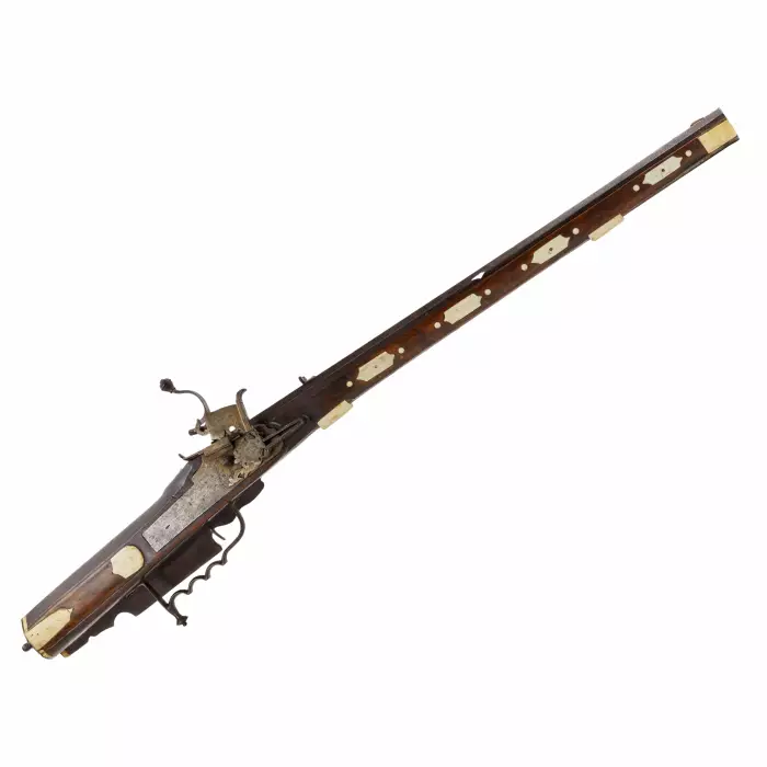Pistolet de type arquebuse à platine à roue superbement decore, fin XVIIe siècle. 
