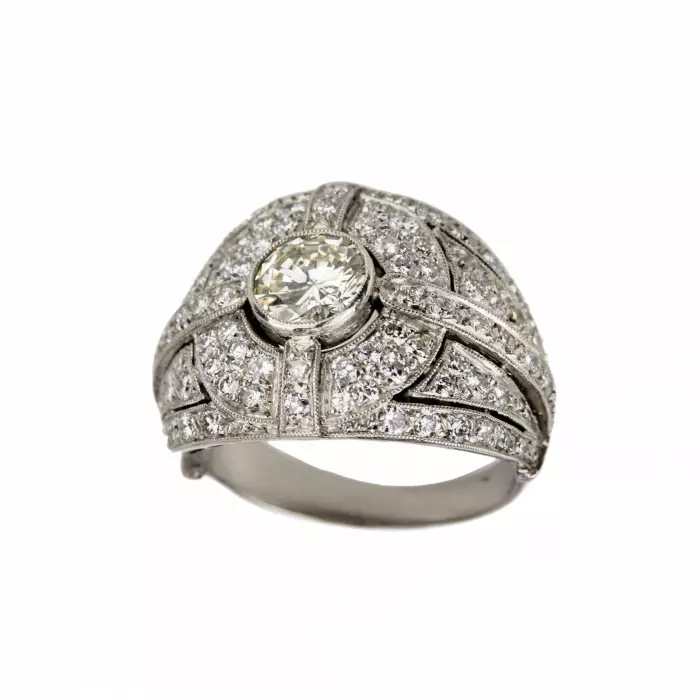 Bague cocktail en platine et diamants, style Art Deco. 20ième siècle. 
