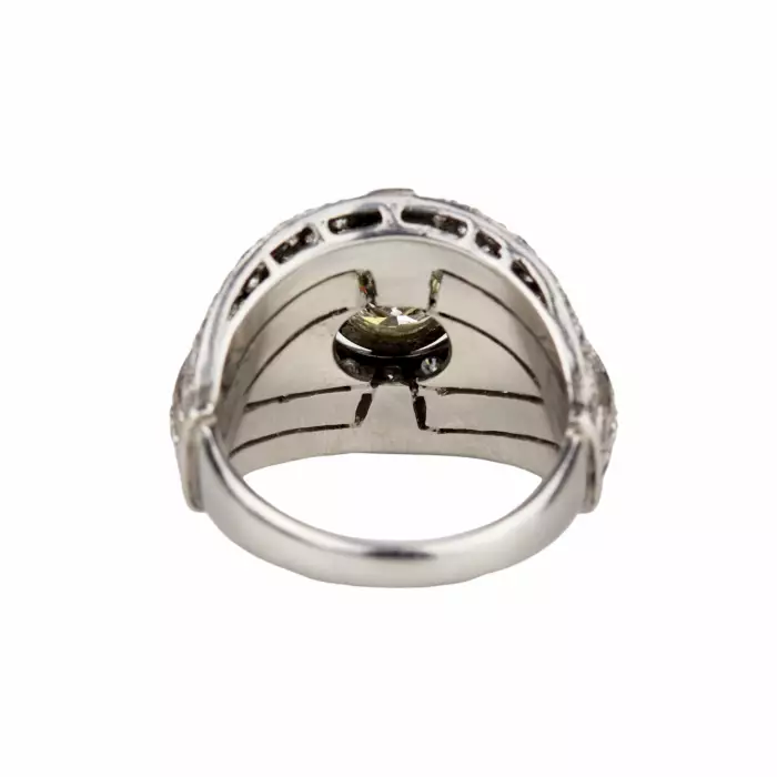 Bague cocktail en platine et diamants, style Art Deco. 20ième siècle. 