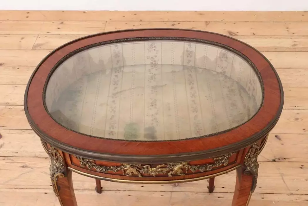Showcase in the style of François Linke around 1900 