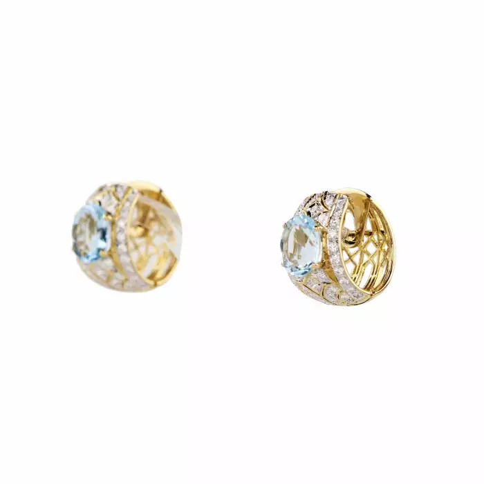 Boucles d`oreilles en or 18 carats avec aigues-marines et diamants. 