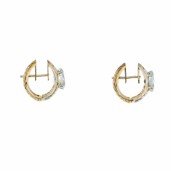 Boucles d`oreilles en or 18 carats avec aigues-marines et diamants. 