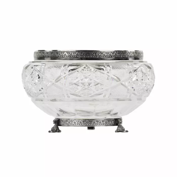 Lourd bonbonnière en cristal et argent, travail russe au tournant des XIXe-XXe siècles. 