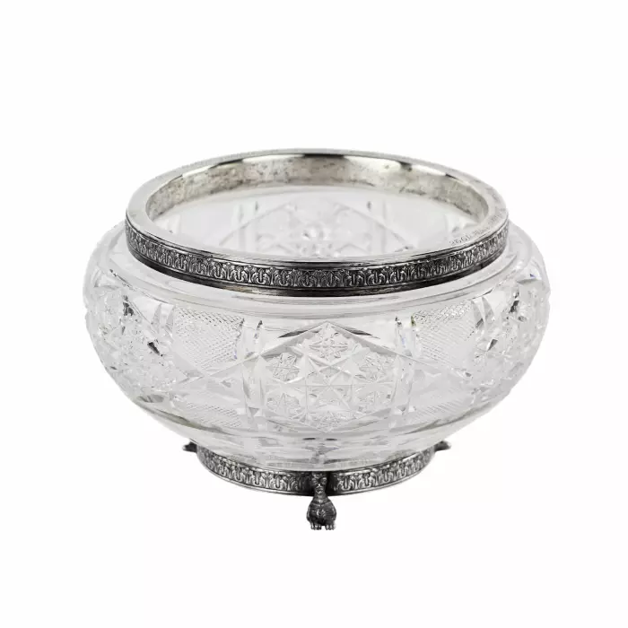 Lourd bonbonnière en cristal et argent, travail russe au tournant des XIXe-XXe siècles. 