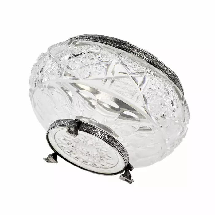 Lourd bonbonnière en cristal et argent, travail russe au tournant des XIXe-XXe siècles. 