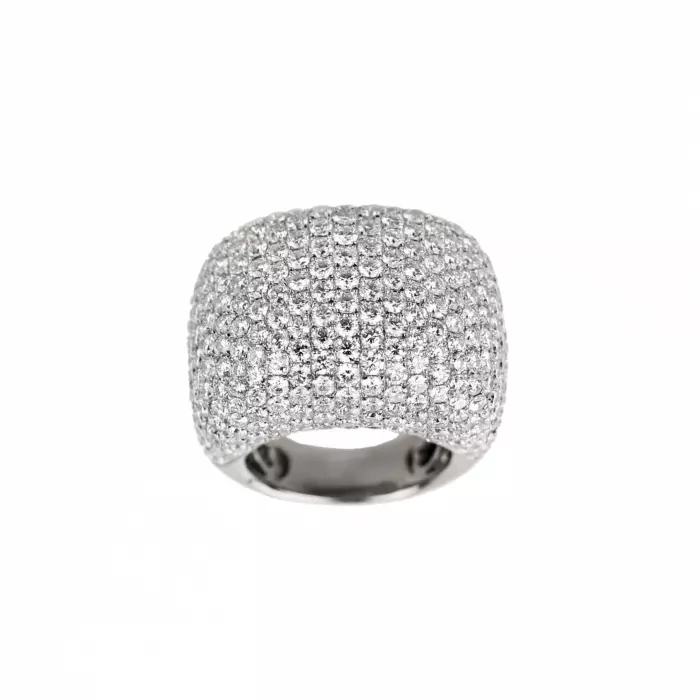 Or, bague cocktail avec diamants. 