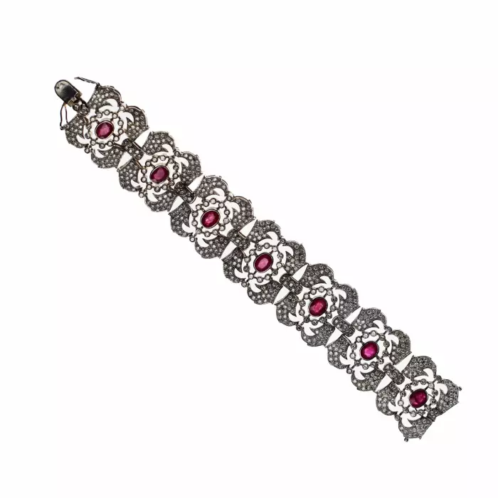 Bracelet en or avec rubis et diamants. 