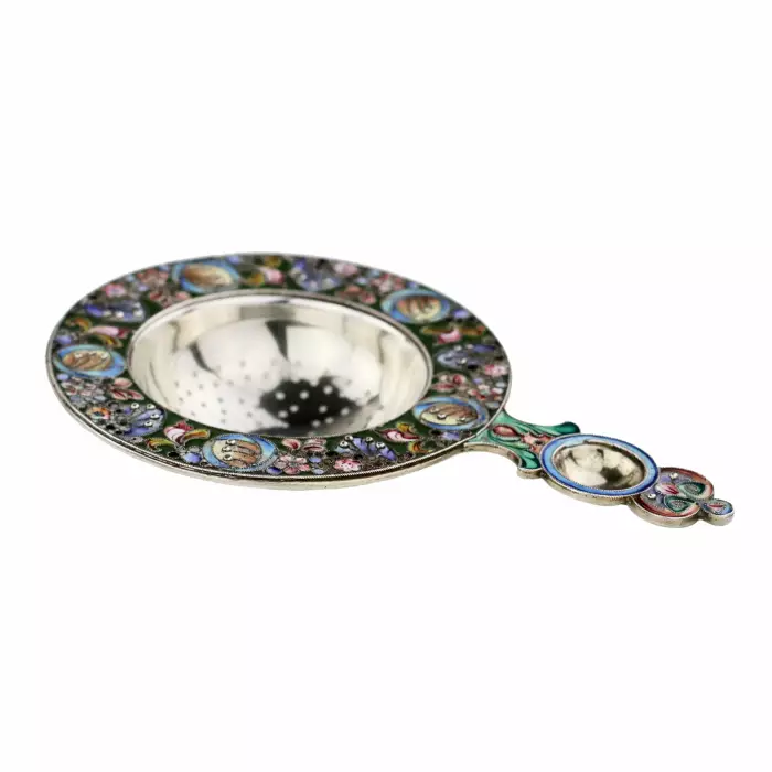 RUSSIAN SILVER TEA STRAINER WITH POLYCHROME ENAMEL DECORATION IN THE RUSSIAN ART NOUVEAU STYLE. MOSCOW, 11TH ARTEL, 1908–1917