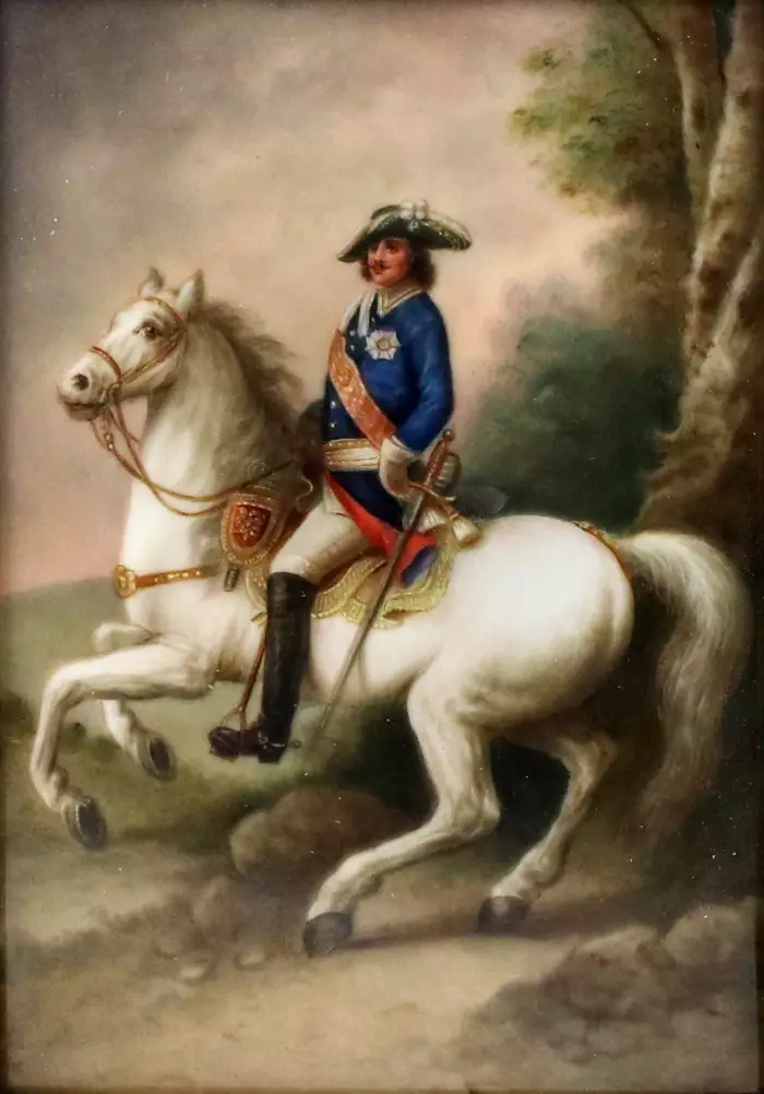PLAQUE EN PORCELAINE « PORTRAIT ÉQUESTRE DE PIERRE Ier ». EUROPE. XIXe SIÈCLE