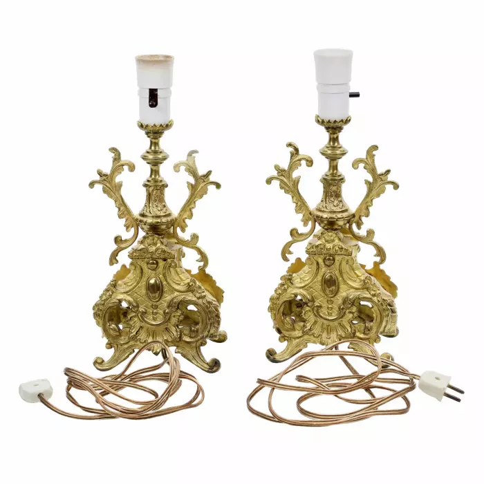 Paire de lampes de table en bronze dore. 