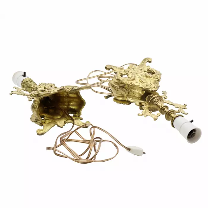 Paire de lampes de table en bronze dore. 