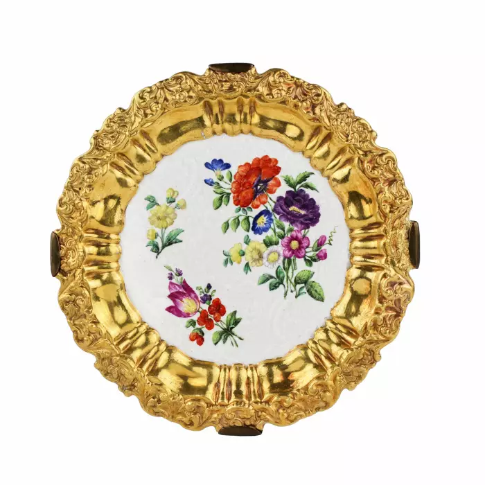 Porte-assiettes decoratif en porcelaine. Manufacture imperiale de porcelaine, 1825-1855 