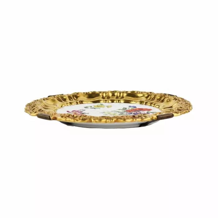 Porte-assiettes decoratif en porcelaine. Manufacture imperiale de porcelaine, 1825-1855 