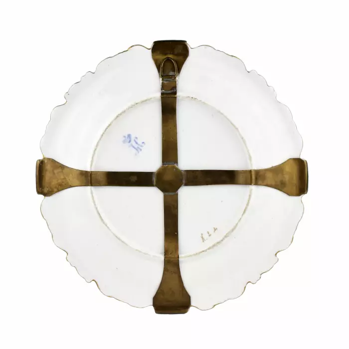 Porte-assiettes decoratif en porcelaine. Manufacture imperiale de porcelaine, 1825-1855 